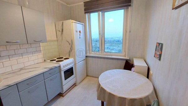 Продам двухкомнатную (2-комн.) квартиру, Дегунинская ул, 13к2, Москва г