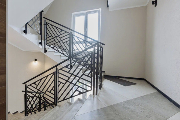 Продам двухкомнатную (2-комн.) квартиру, Вагоностроительная ул, 3А, Калининград г