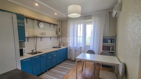 Продам однокомнатную (1-комн.) квартиру, Ворошилова ул, 38, Горячий Ключ г