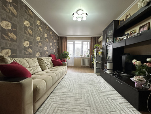 Продам двухкомнатную (2-комн.) квартиру, Розы Люксембург ул, 99, Армавир г