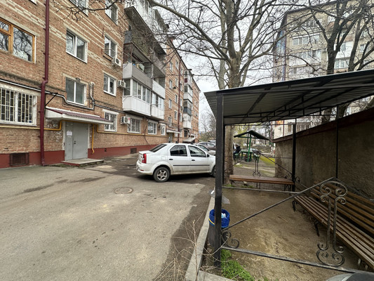 Продам двухкомнатную (2-комн.) квартиру, Розы Люксембург ул, 99, Армавир г