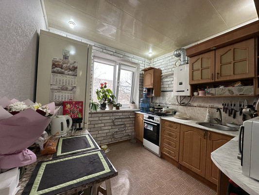 Продам двухкомнатную (2-комн.) квартиру, Розы Люксембург ул, 99, Армавир г