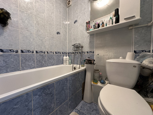 Продам двухкомнатную (2-комн.) квартиру, Розы Люксембург ул, 99, Армавир г