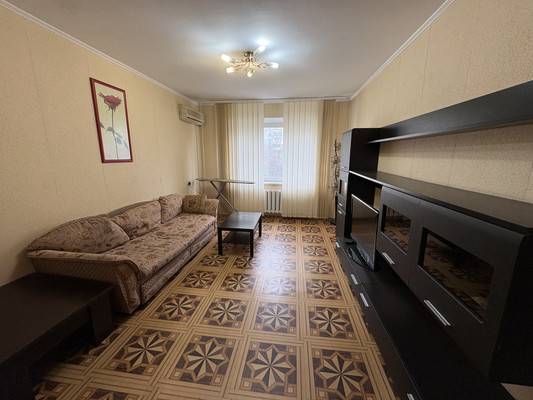 Продам трехкомнатную (3-комн.) квартиру, Волгоградская ул, 14, Новороссийск г