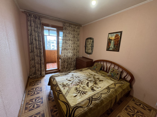 Продам трехкомнатную (3-комн.) квартиру, Волгоградская ул, 14, Новороссийск г