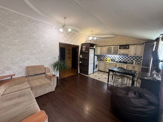 Продам двухкомнатную (2-комн.) квартиру, Камская ул, 27, Симферополь г