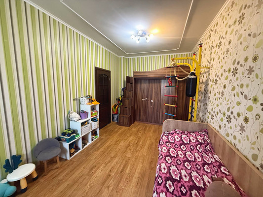 Продам двухкомнатную (2-комн.) квартиру, Камская ул, 27, Симферополь г