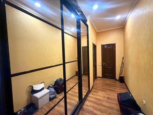 Продам двухкомнатную (2-комн.) квартиру, Камская ул, 27, Симферополь г