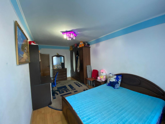 Продам трехкомнатную (3-комн.) квартиру, Калинина ул, 88к45, Тихорецк г