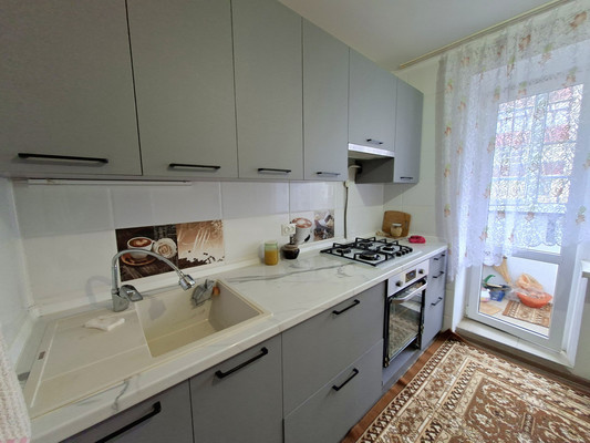 Продам трехкомнатную (3-комн.) квартиру, Дзержинского ул, 61, Тихорецк г