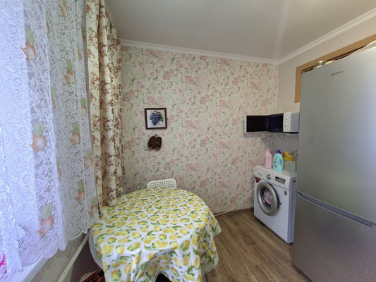 Продам трехкомнатную (3-комн.) квартиру, Дзержинского ул, 61, Тихорецк г