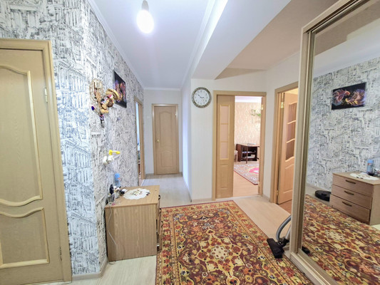 Продам трехкомнатную (3-комн.) квартиру, Дзержинского ул, 61, Тихорецк г