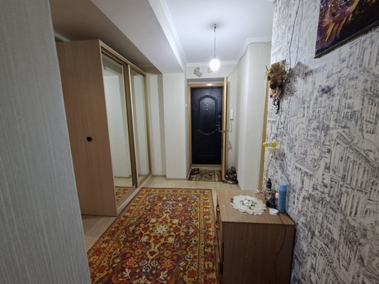 Продам трехкомнатную (3-комн.) квартиру, Дзержинского ул, 61, Тихорецк г