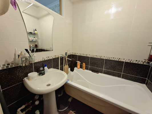 Продам трехкомнатную (3-комн.) квартиру, Дзержинского ул, 61, Тихорецк г