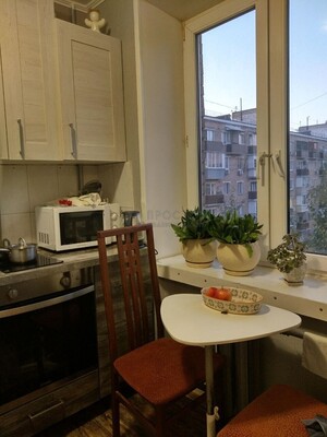 Продам трехкомнатную (3-комн.) квартиру, Восточная ул, 2к4, Москва г