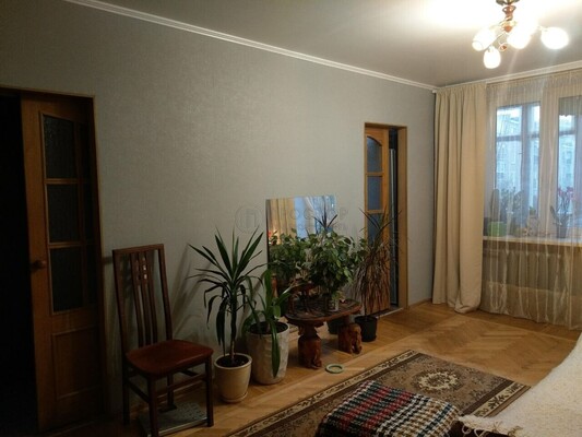 Продам трехкомнатную (3-комн.) квартиру, Восточная ул, 2к4, Москва г