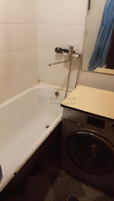 Продам двухкомнатную (2-комн.) квартиру, Перекопская ул, 11к3, Москва г