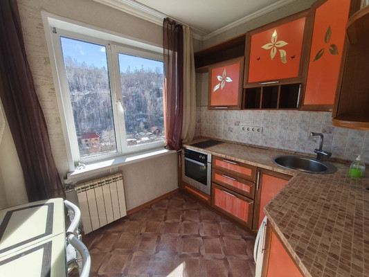 Продам двухкомнатную (2-комн.) квартиру, Парашютная ул, 74а, Красноярск г