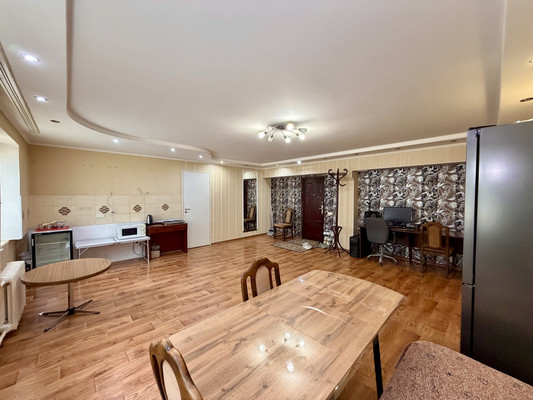 Продам двухкомнатную (2-комн.) квартиру, Беспалова ул, 31а, Симферополь г
