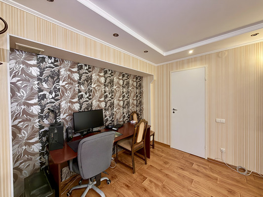 Продам двухкомнатную (2-комн.) квартиру, Беспалова ул, 31а, Симферополь г