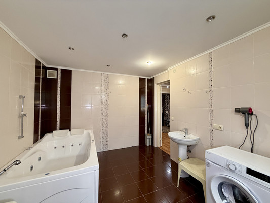 Продам двухкомнатную (2-комн.) квартиру, Беспалова ул, 31а, Симферополь г