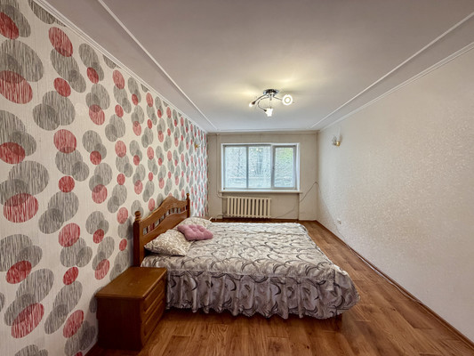 Продам двухкомнатную (2-комн.) квартиру, Беспалова ул, 31а, Симферополь г