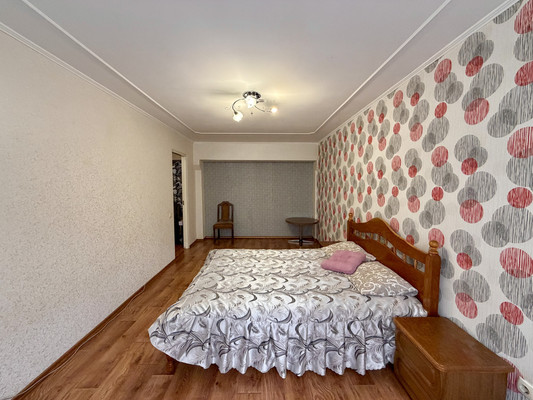 Продам двухкомнатную (2-комн.) квартиру, Беспалова ул, 31а, Симферополь г