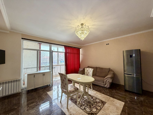Продам двухкомнатную (2-комн.) квартиру, Поповкина ул, 8а, Симферополь г