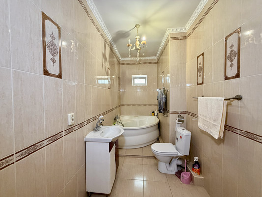 Продам двухкомнатную (2-комн.) квартиру, Поповкина ул, 8а, Симферополь г