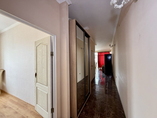Продам двухкомнатную (2-комн.) квартиру, Поповкина ул, 8а, Симферополь г