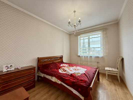 Продам двухкомнатную (2-комн.) квартиру, Поповкина ул, 8а, Симферополь г