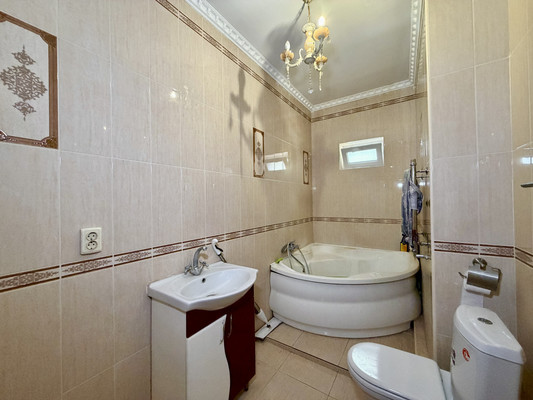 Продам двухкомнатную (2-комн.) квартиру, Поповкина ул, 8а, Симферополь г