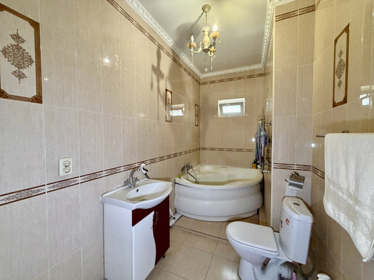 Продам двухкомнатную (2-комн.) квартиру, Поповкина ул, 8а, Симферополь г