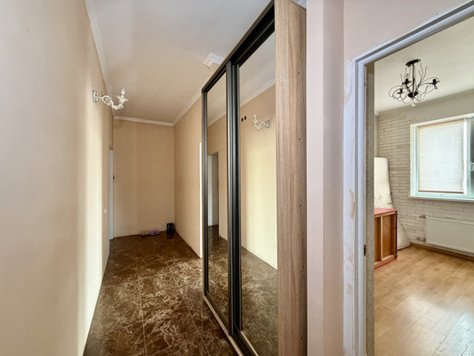 Продам двухкомнатную (2-комн.) квартиру, Поповкина ул, 8а, Симферополь г