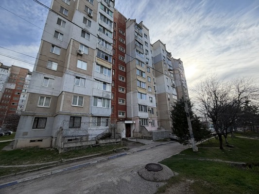 Продам трехкомнатную (3-комн.) квартиру, Балаклавская ул, 57, Симферополь г