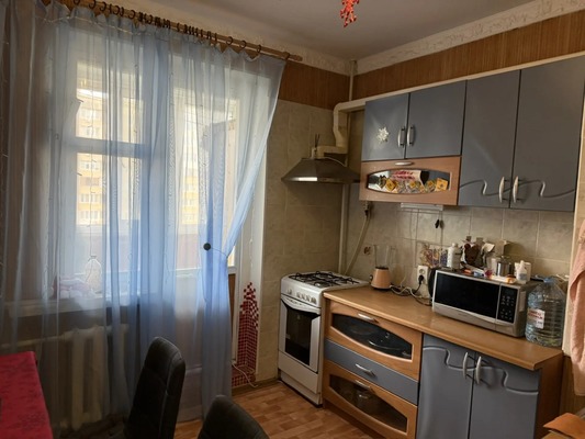 Продам трехкомнатную (3-комн.) квартиру, Балаклавская ул, 57, Симферополь г