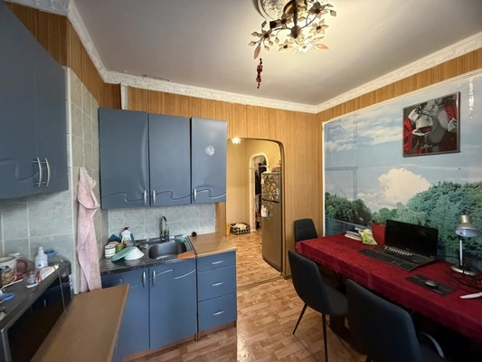 Продам трехкомнатную (3-комн.) квартиру, Балаклавская ул, 57, Симферополь г