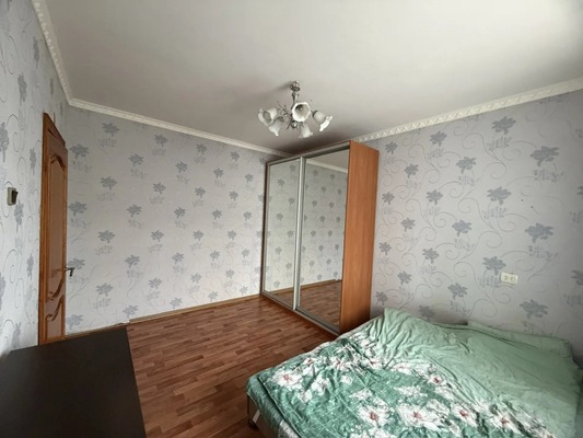 Продам трехкомнатную (3-комн.) квартиру, Балаклавская ул, 57, Симферополь г