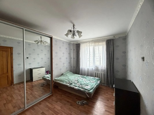 Продам трехкомнатную (3-комн.) квартиру, Балаклавская ул, 57, Симферополь г