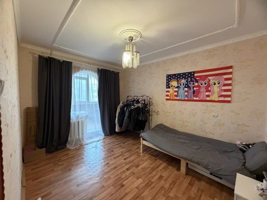 Продам трехкомнатную (3-комн.) квартиру, Балаклавская ул, 57, Симферополь г