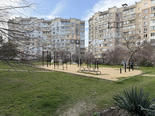 Продам трехкомнатную (3-комн.) квартиру, Балаклавская ул, 57, Симферополь г