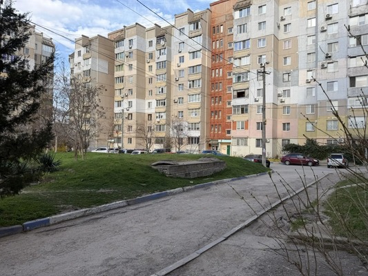 Продам трехкомнатную (3-комн.) квартиру, Балаклавская ул, 57, Симферополь г