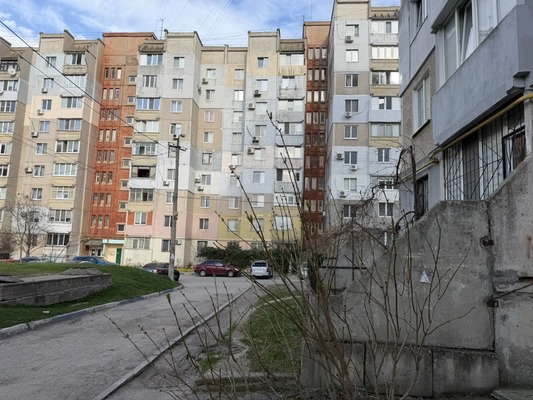 Продам трехкомнатную (3-комн.) квартиру, Балаклавская ул, 57, Симферополь г