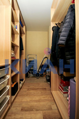 Продам двухкомнатную (2-комн.) квартиру, Авиаторов ул, 4кГ, Красноярск г