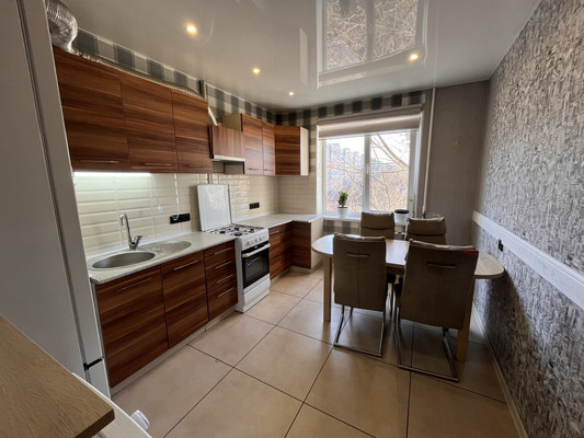 Продам трехкомнатную (3-комн.) квартиру, Чаадаева ул, 13, Калининград г