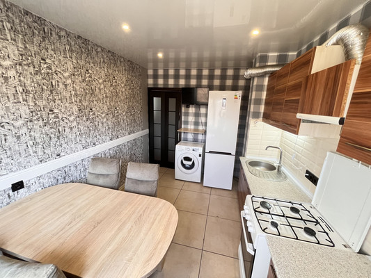 Продам трехкомнатную (3-комн.) квартиру, Чаадаева ул, 13, Калининград г