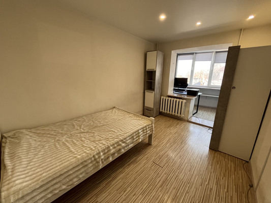 Продам трехкомнатную (3-комн.) квартиру, Чаадаева ул, 13, Калининград г