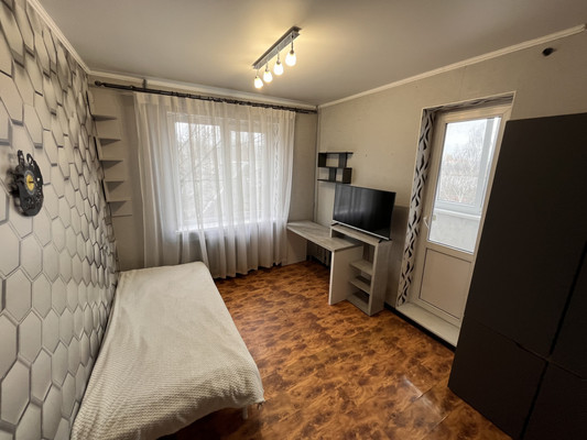 Продам трехкомнатную (3-комн.) квартиру, Чаадаева ул, 13, Калининград г