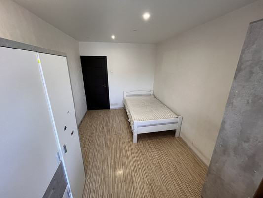 Продам трехкомнатную (3-комн.) квартиру, Чаадаева ул, 13, Калининград г