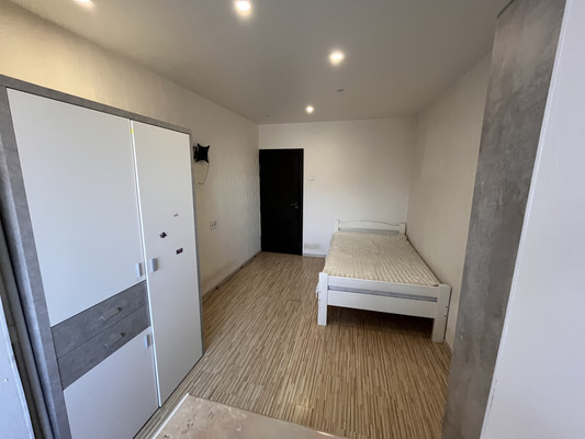 Продам трехкомнатную (3-комн.) квартиру, Чаадаева ул, 13, Калининград г